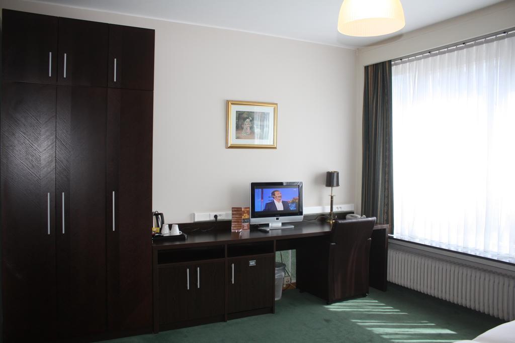 Hotel Plasky Schaerbeek ภายนอก รูปภาพ