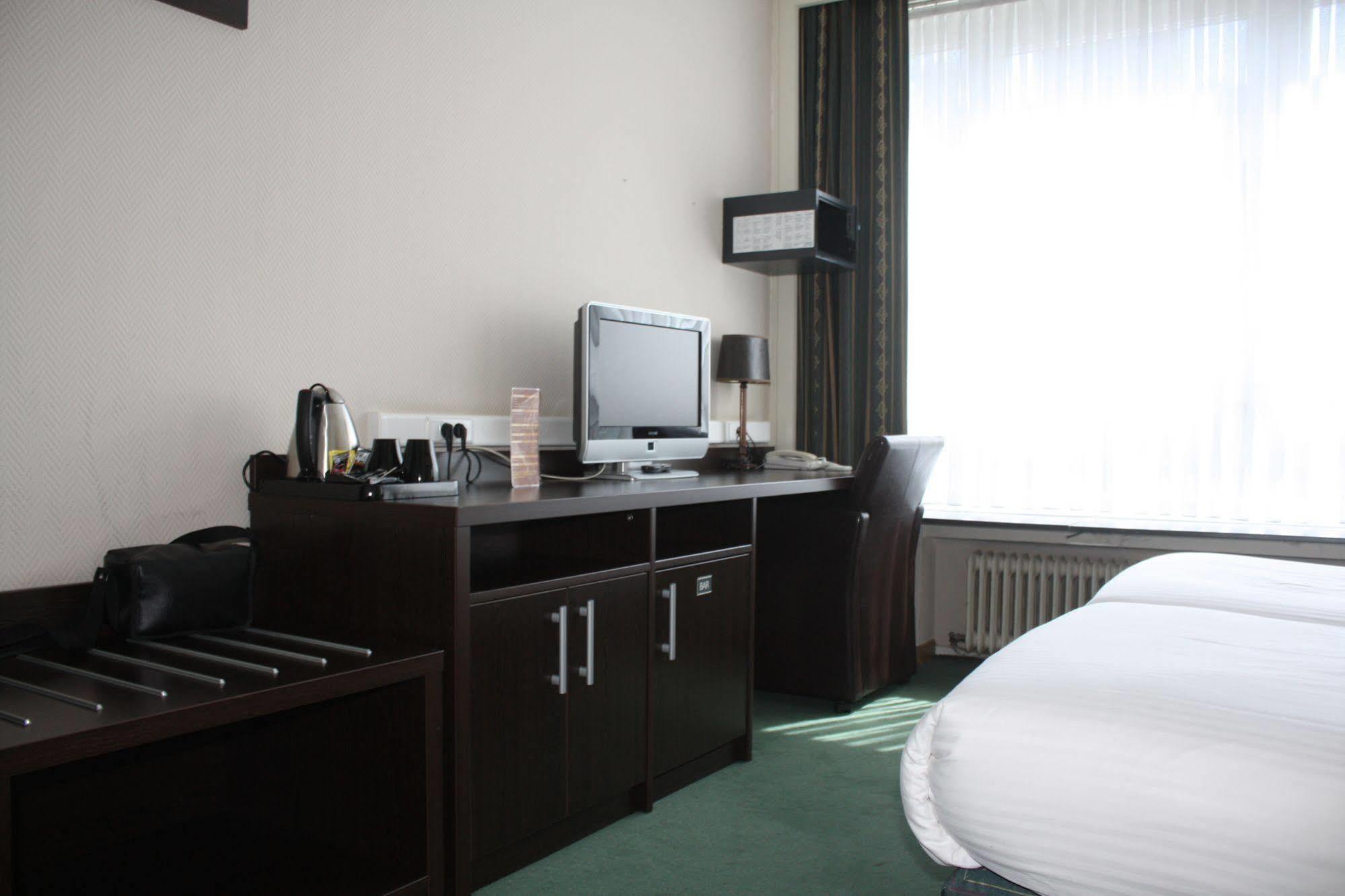 Hotel Plasky Schaerbeek ภายนอก รูปภาพ